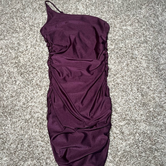 Purple rouched cocktail dress one strap - Picture 2 of 5